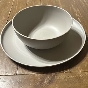 Target Room Essentials Plastic Dinner Plate and Cereal Bowl set of 16